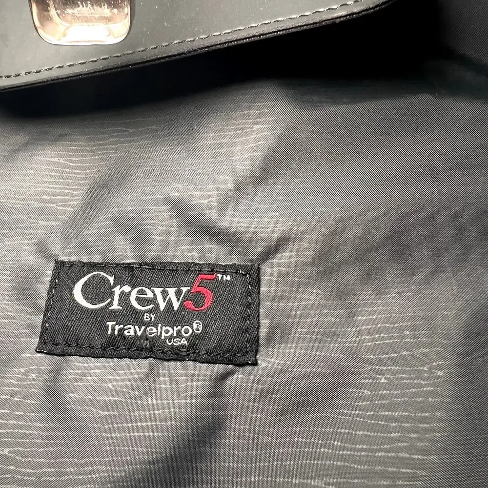TRAVELPRO Crew 5 Series Rolling Garment Bag